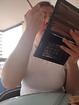 scarlett moore online show from October 2025 01:23:01 PM