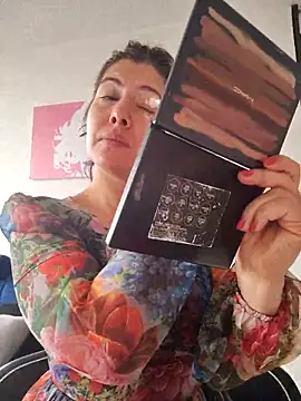 scarlett moore online show from October 2025 01:12:02 PM