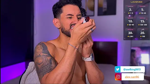 AxelKing1326 online show from November 2025 10:21:02 PM