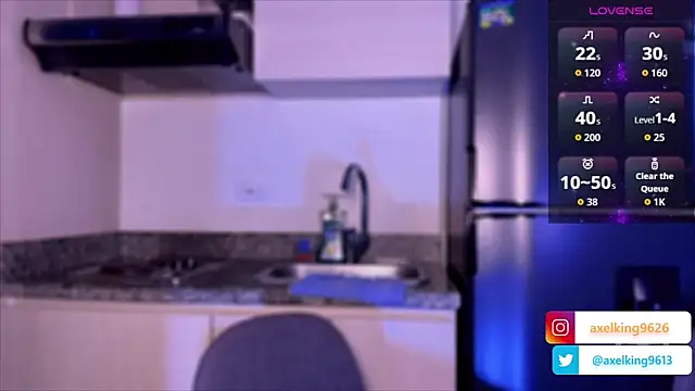 AxelKing1326 online show from April 2026 07:53:01 PM