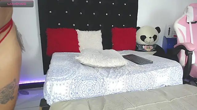 Snapshot of little_maleja chatting on December 2024 03:42:02 AM little maleja online show from December 2024 03:42:02 AM