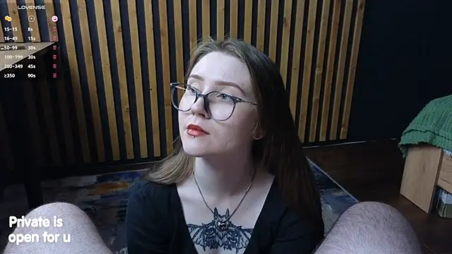 Snapshot of alicepugh chatting on October 2025 06:53:01 PM alicepugh online show from October 2025 06:53:01 PM