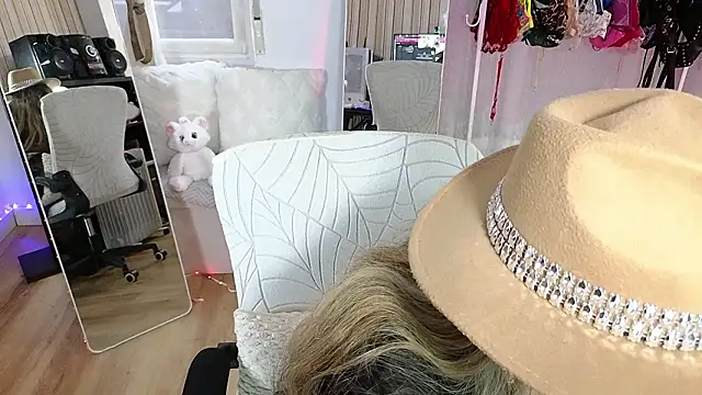 Tawny cox online show from February 2026 09:00:02 AM