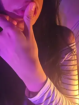 Snapshot of aloneathome chatting on December 2025 06:07:01 PM aloneathome online show from December 2025 06:07:01 PM