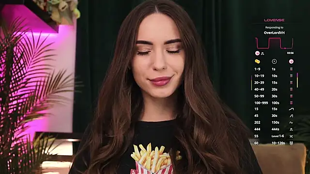 Snapshot of BabyYoda- chatting on November 2025 06:57:01 PM BabyYoda- online show from November 2025 06:57:01 PM