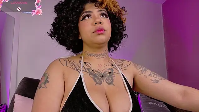 foxxy-lov3 online show from February 2026 12:36:01 PM