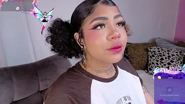 foxxy-lov3 online show from February 2026 01:22:02 PM