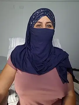 Snapshot of amiraferraz chatting on October 2025 10:31:01 PM amiraferraz online show from October 2025 10:31:01 PM