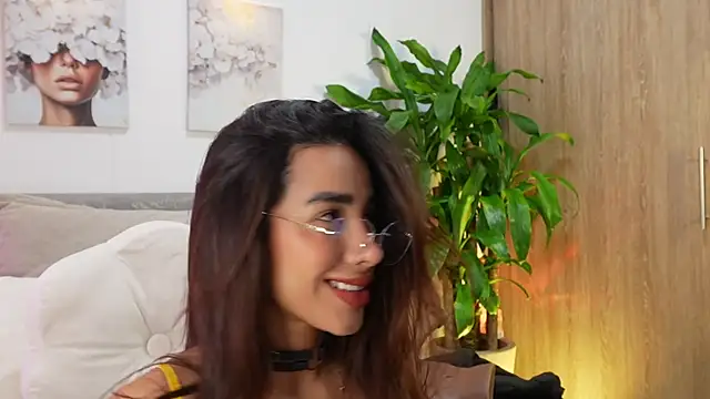 Snapshot of katie_cruz chatting on June 2026 11:10:01 AM katie cruz online show from June 2026 11:10:01 AM