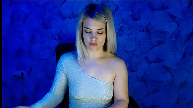 Snapshot of nika_gold1 chatting on October 2025 01:08:02 PM nika gold1 online show from October 2025 01:08:02 PM