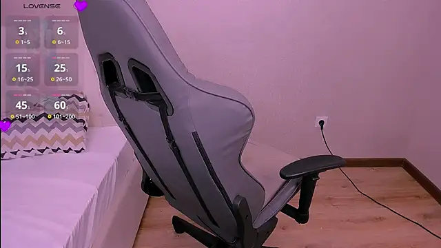 Snapshot of HinaJeen chatting on October 2025 07:20:02 AM HinaJeen online show from October 2025 07:20:02 AM