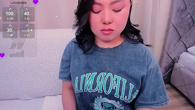 Snapshot of HinaJeen chatting on February 2025 08:56:02 AM HinaJeen online show from February 2025 08:56:02 AM