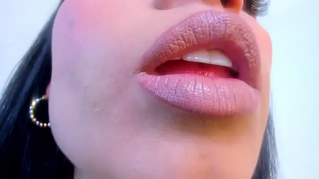 dominique21  online show from November 2025 04:16:01 AM