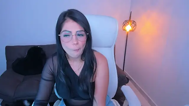dominique21  online show from December 2024 08:13:01 AM