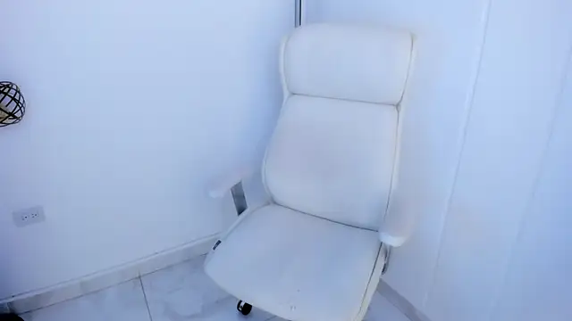 dominique21  online show from November 2025 05:44:02 AM