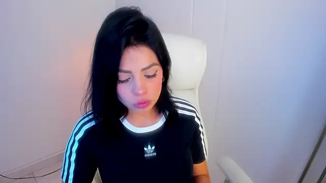 dominique21  online show from October 2025 12:43:01 AM