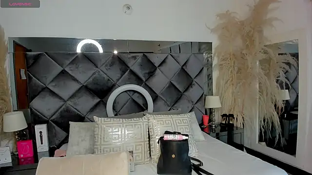 sofhiaa adaams online show from October 2025 10:44:01 PM