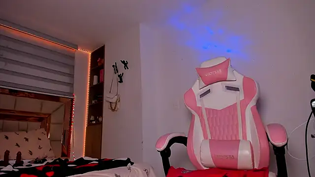 andreafernandz online show from March 2026 01:35:01 AM