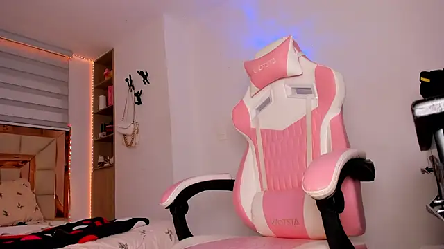 andreafernandz online show from March 2026 03:35:02 AM