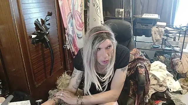 Ombeline1 online show from May 2026 03:40:01 PM