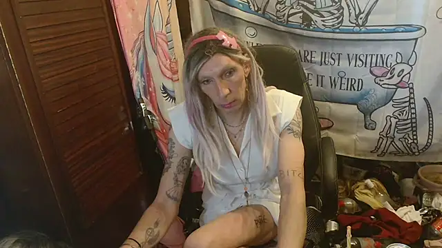 Ombeline1 online show from April 2026 04:57:02 PM