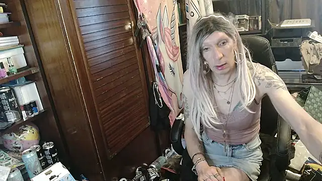 Ombeline1 online show from April 2026 05:03:02 PM