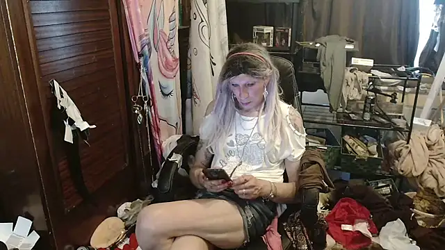 Ombeline1 online show from May 2026 06:19:01 PM