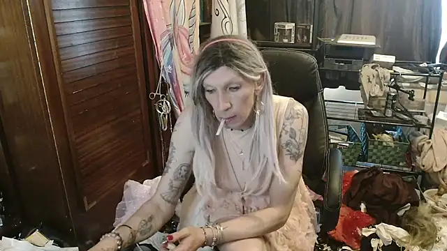 Ombeline1 online show from May 2026 04:29:02 PM