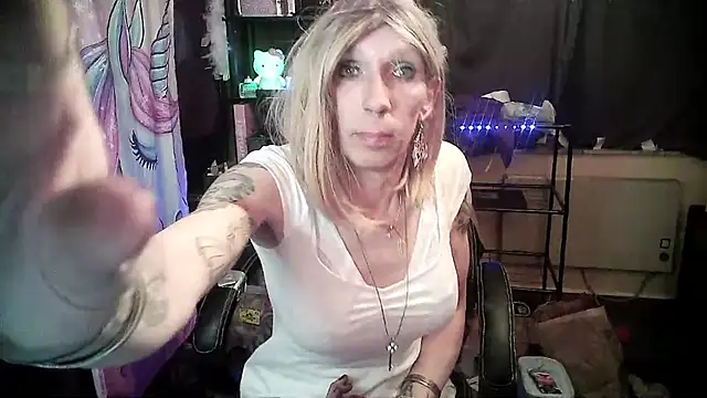 Ombeline1 online show from March 2025 06:44:02 PM