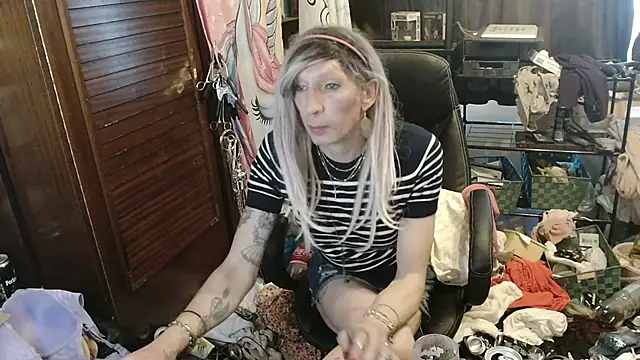 Ombeline1 online show from May 2026 05:32:01 PM