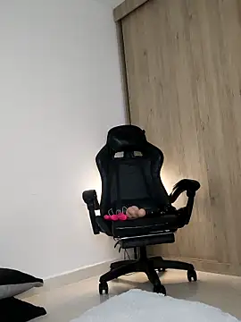 Lia Hurley online show from March 2026 04:45:01 PM