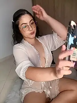 Lia Hurley online show from February 2026 01:44:02 PM