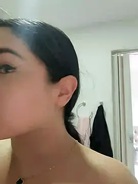 Snapshot of Lia_Hurley chatting on December 2025 04:08:02 PM Lia Hurley online show from December 2025 04:08:02 PM