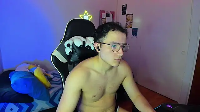 Snapshot of AustinSummerr chatting on January 2025 01:30:01 PM AustinSummerr online show from January 2025 01:30:01 PM
