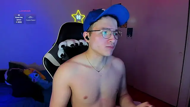 Snapshot of AustinSummerr chatting on January 2025 01:32:01 PM AustinSummerr online show from January 2025 01:32:01 PM