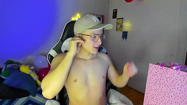 Snapshot of AustinSummerr chatting on February 2025 11:44:02 AM AustinSummerr online show from February 2025 11:44:02 AM