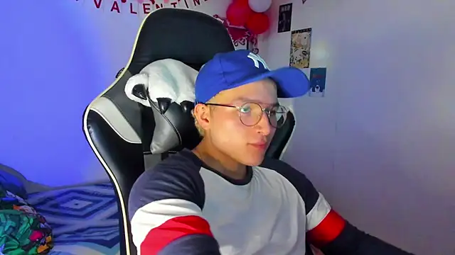 Snapshot of AustinSummerr chatting on February 2025 03:53:01 PM AustinSummerr online show from February 2025 03:53:01 PM