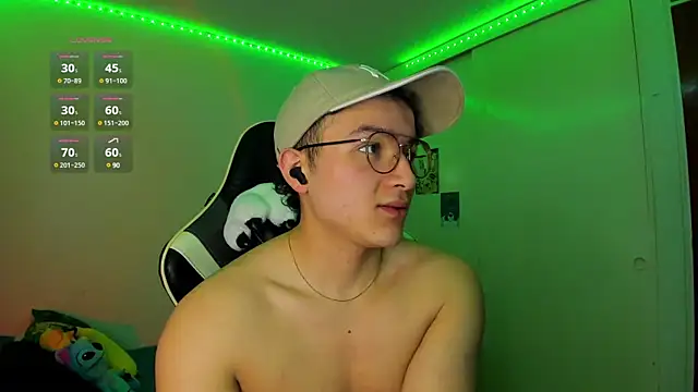 Snapshot of AustinSummerr chatting on January 2025 12:57:02 PM AustinSummerr online show from January 2025 12:57:02 PM