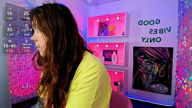 Snapshot of SophiePure chatting on February 2026 01:40:01 PM SophiePure online show from February 2026 01:40:01 PM