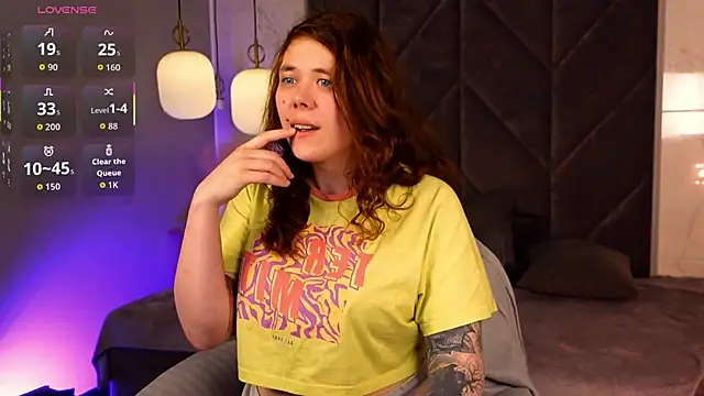 Snapshot of SophiePure chatting on January 2026 08:23:01 PM SophiePure online show from January 2026 08:23:01 PM