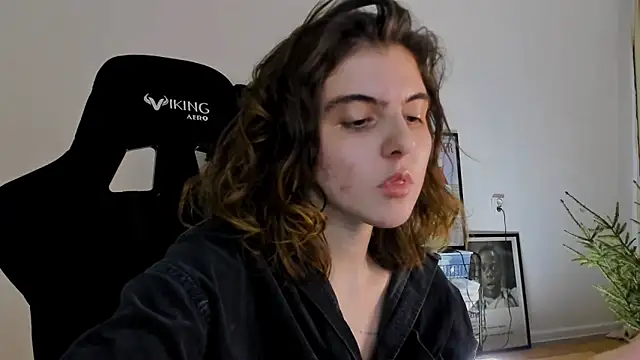 Snapshot of emmamurrr chatting on December 2024 08:28:02 PM emmamurrr online show from December 2024 08:28:02 PM