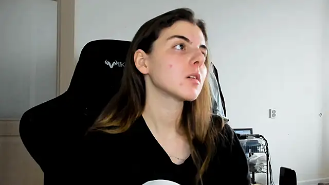 Snapshot of emmamurrr chatting on November 2025 08:40:01 AM emmamurrr online show from November 2025 08:40:01 AM