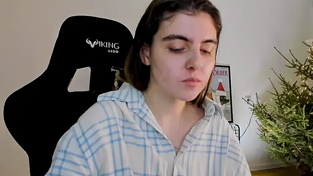 Snapshot of emmamurrr chatting on December 2024 07:32:01 PM emmamurrr online show from December 2024 07:32:01 PM