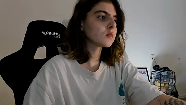 Snapshot of emmamurrr chatting on December 2024 07:20:01 PM emmamurrr online show from December 2024 07:20:01 PM