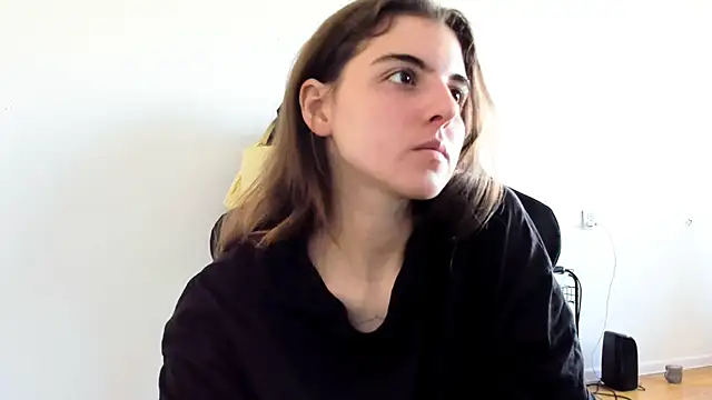 Snapshot of emmamurrr chatting on September 2025 06:35:02 AM emmamurrr online show from September 2025 06:35:02 AM