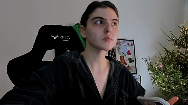 Snapshot of emmamurrr chatting on December 2024 08:21:02 PM emmamurrr online show from December 2024 08:21:02 PM