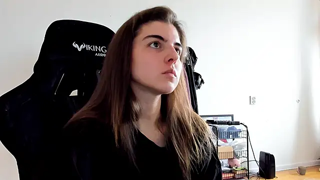 Snapshot of emmamurrr chatting on October 2025 10:27:01 AM emmamurrr online show from October 2025 10:27:01 AM