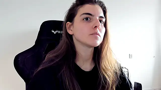 Snapshot of emmamurrr chatting on October 2025 10:39:01 AM emmamurrr online show from October 2025 10:39:01 AM