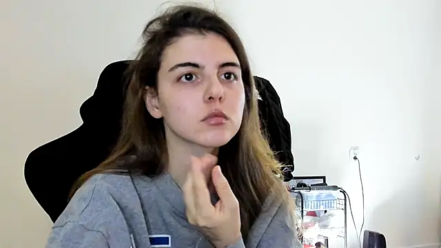 Snapshot of emmamurrr chatting on November 2025 12:05:02 PM emmamurrr online show from November 2025 12:05:02 PM