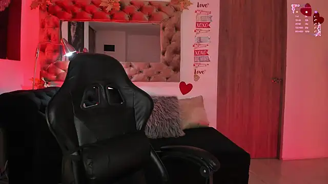 Snapshot of AmelyaMann chatting on February 2026 01:44:01 PM AmelyaMann online show from February 2026 01:44:01 PM